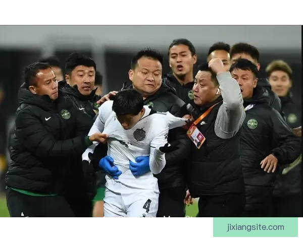 U16国少惨败夜冲突升级助教锁喉新星追骂推搡场面失控